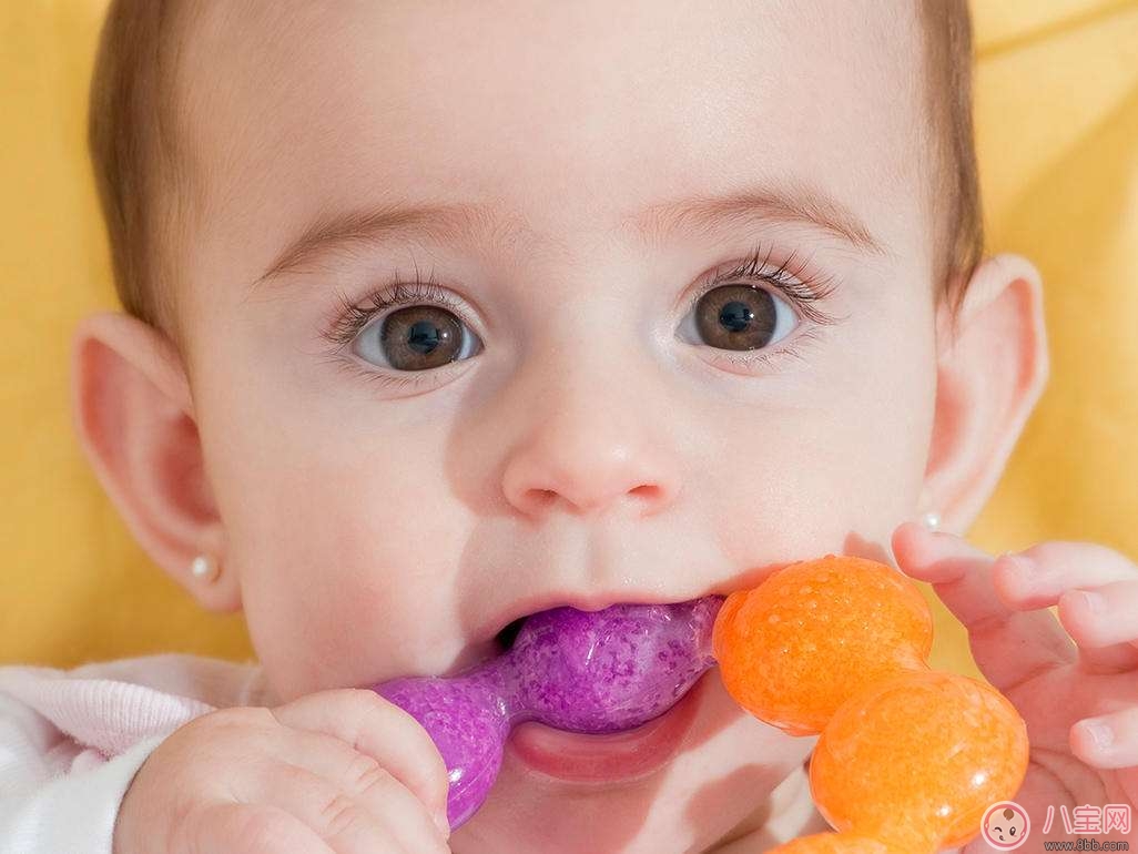 寶寶換牙期出現(xiàn)的狀況 寶寶換牙期注意事項(xiàng)