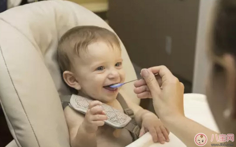 怎么判斷寶寶是否積食 寶寶積食的癥狀有哪些 怎么判斷寶寶是否積食 寶寶積食的癥狀有哪些