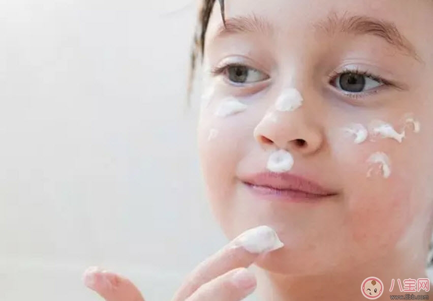 秋天如何給寶寶護(hù)理皮膚 寶寶要不要用護(hù)膚品(如何挑選寶寶護(hù)膚品) 秋天如何給寶寶護(hù)理皮膚 寶寶要不要用護(hù)膚品(如何挑選寶寶護(hù)膚品)