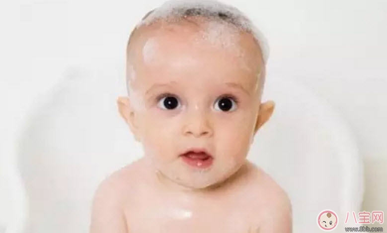 秋天如何給寶寶護(hù)理皮膚 寶寶要不要用護(hù)膚品(如何挑選寶寶護(hù)膚品) 秋天如何給寶寶護(hù)理皮膚 寶寶要不要用護(hù)膚品(如何挑選寶寶護(hù)膚品)