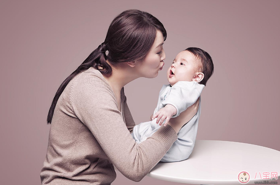 寶貝打嗝不止緩解方法很簡單 講究方法效果快 寶貝打嗝不止緩解方法很簡單 講究方法效果快