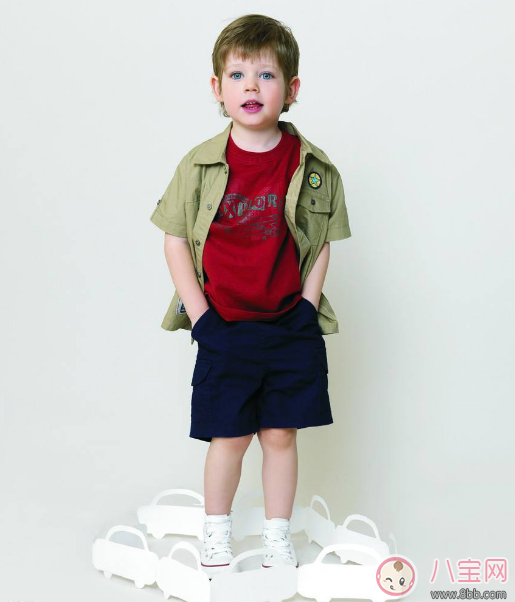 孩子穿衣卡下體大喊不要用剪刀 寶寶穿衣怎么穿好