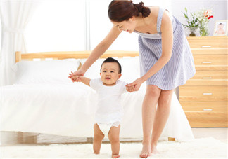 寶寶走路走的早說明寶寶聰明嗎 寶寶走路的正確標準時間是什么時候