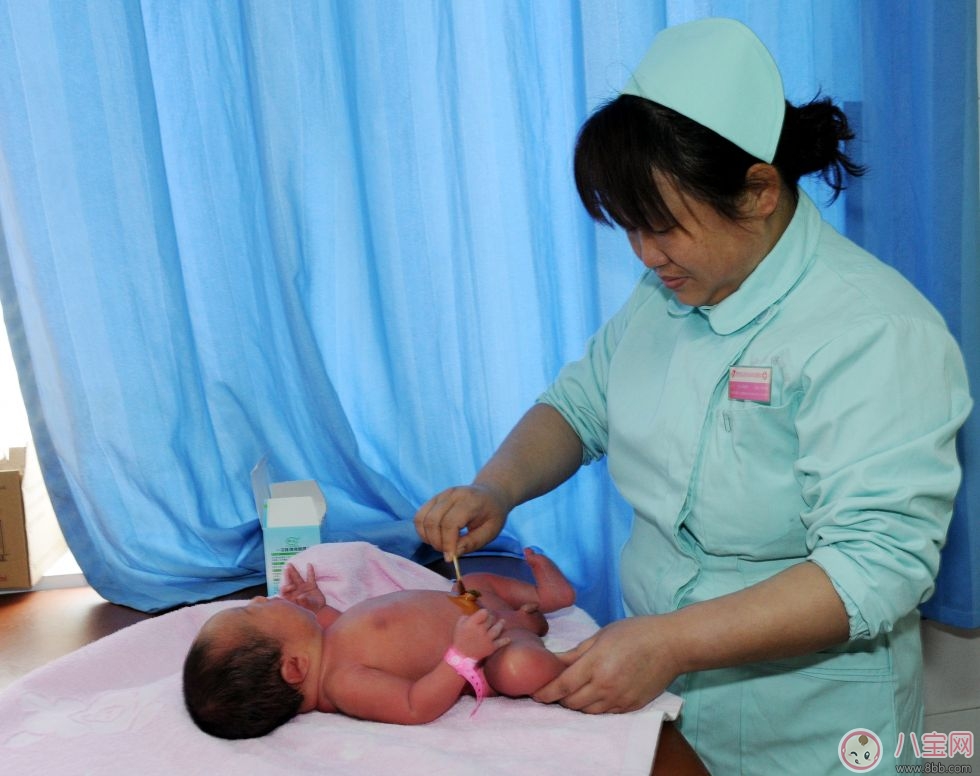 新生兒臍帶如何護(hù)理 有哪些注意事項(xiàng) 新生兒臍帶如何護(hù)理 有哪些注意事項(xiàng)