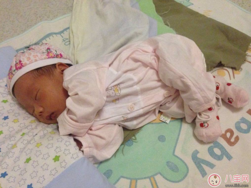 寶貝頭型太扁了可以矯正嗎 寶寶頭型睡回來(lái)方法 寶貝頭型太扁了可以矯正嗎 寶寶頭型睡回來(lái)方法