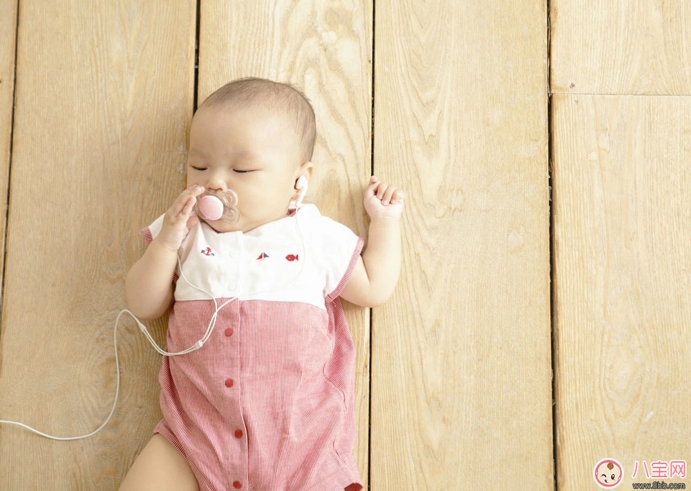 嬰幼兒聽音樂好處多 開發(fā)智力潛能 嬰幼兒聽音樂好處多 開發(fā)智力潛能