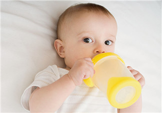 怎么喝水更健康  寶寶喝水常犯錯(cuò)誤