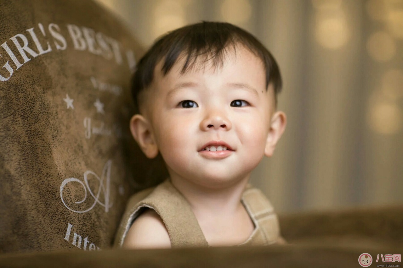 孩子磨牙，是因?yàn)槿扁}嗎？