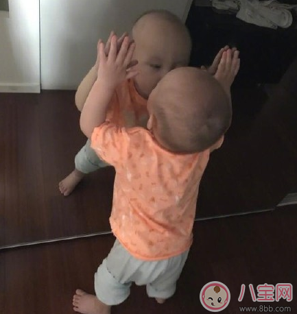 寶寶喜歡照鏡子好處多多 寶寶喜歡鏡子原因揭曉