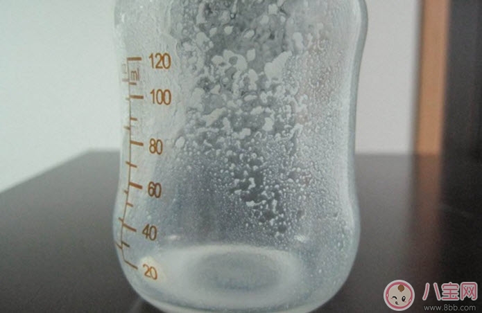 假奶粉會有掛壁現(xiàn)象嗎 為什么奶粉會出現(xiàn)掛壁的現(xiàn)象 假奶粉會有掛壁現(xiàn)象嗎 為什么奶粉會出現(xiàn)掛壁的現(xiàn)象