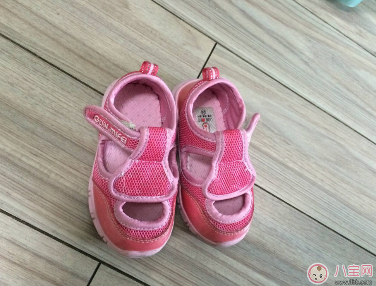 寶寶選鞋誤區(qū)要避開(kāi) 正確選對(duì)鞋子才算好