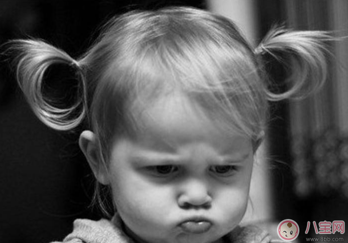 寶寶愛生氣爸爸媽媽怎么應(yīng)對(duì)自如 寶寶生氣解決方法