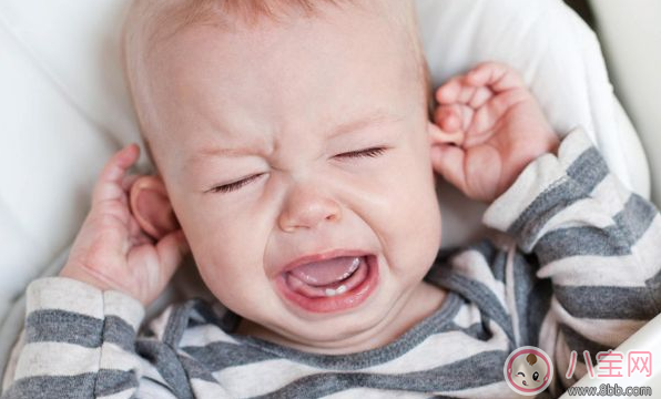 寶寶愛生氣爸爸媽媽怎么應(yīng)對(duì)自如 寶寶生氣解決方法