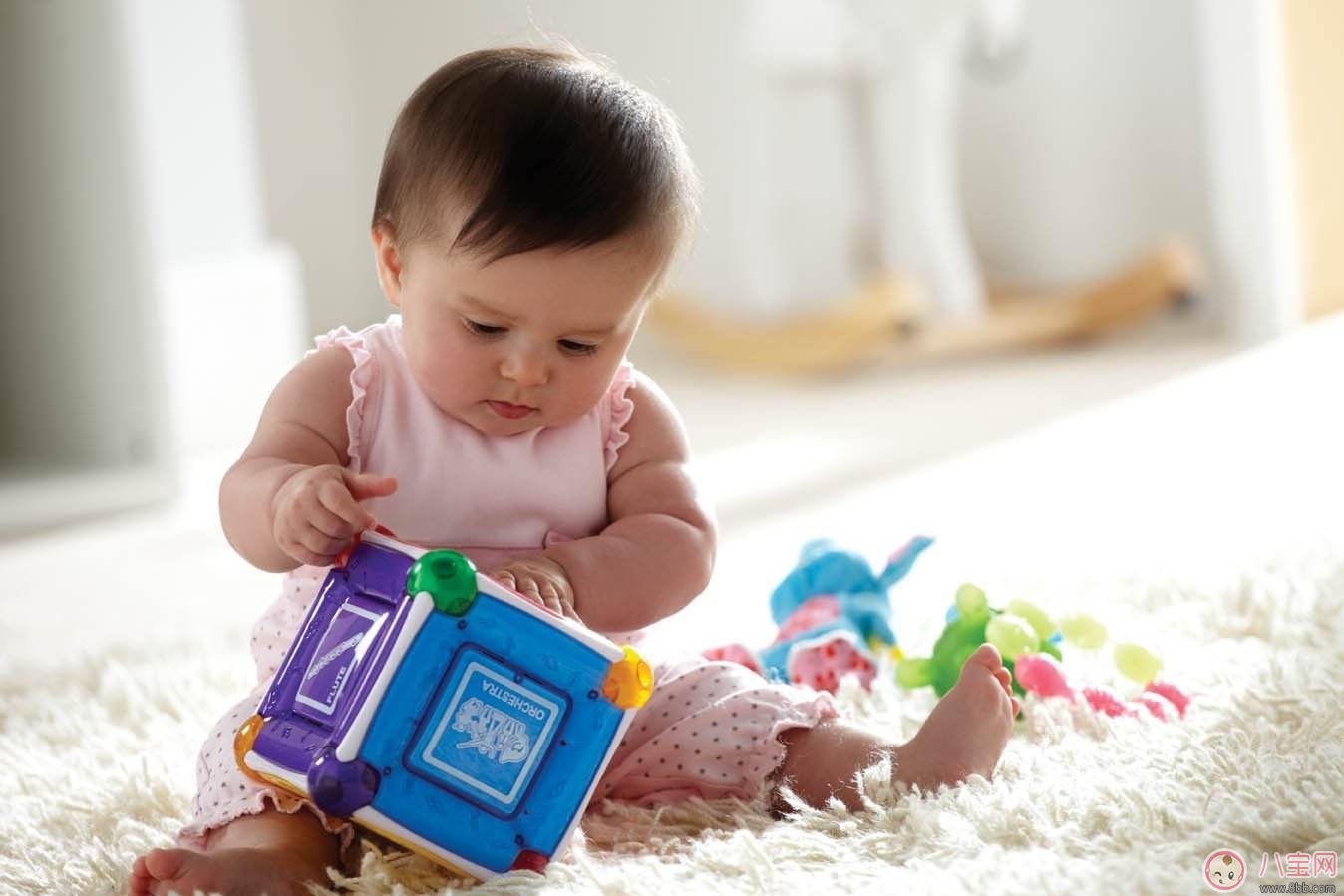 嬰兒聽音樂  幫助成長和發(fā)育