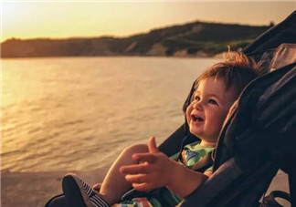 帶寶寶出門玩要準(zhǔn)備什么 帶寶寶出門旅游必備