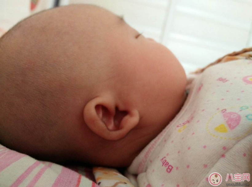 趁休息時間帶孩子去醫(yī)院掏耳朵 孩子耳屎有必要掏嗎