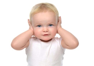 趁休息時間帶孩子去醫(yī)院掏耳朵 孩子耳屎有必要掏嗎