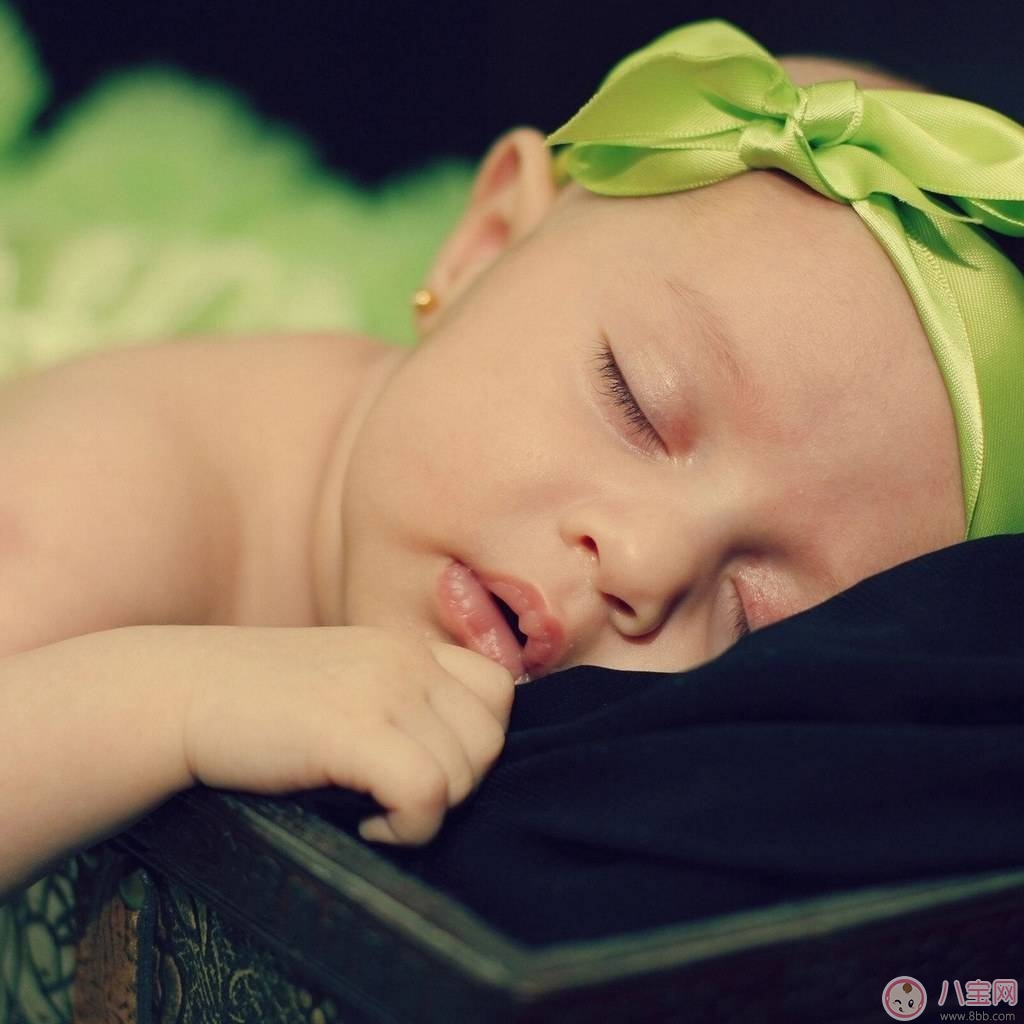 秋季寶寶皮膚干燥 如何保養(yǎng)以及飲食建議