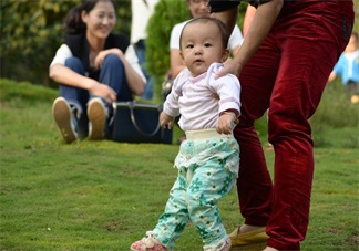 趙文卓luna寶寶學(xué)會(huì)走路 孩子走路怎么教