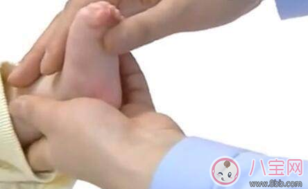 一個(gè)月大寶寶怎么按摩好 一月大寶寶按摩指南
