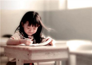 寶寶上幼兒園前的準備 寶寶上學前的心理教育物品準備。