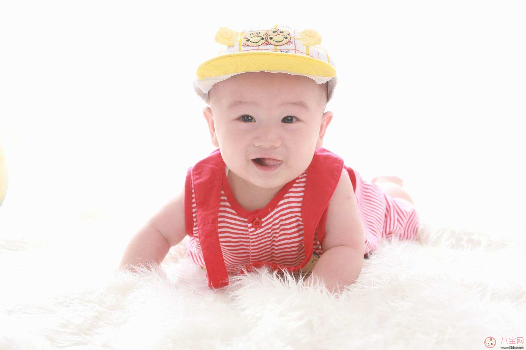 陳冠希榮升女兒奴 如何協(xié)助寶寶翻身 陳冠希榮升女兒奴 如何協(xié)助寶寶翻身