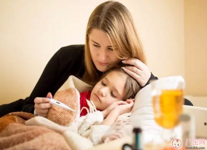 夏天寶寶出汗多是什么原因 寶寶出汗和虛汗的區(qū)別 夏天寶寶出汗多是什么原因 寶寶出汗和虛汗的區(qū)別