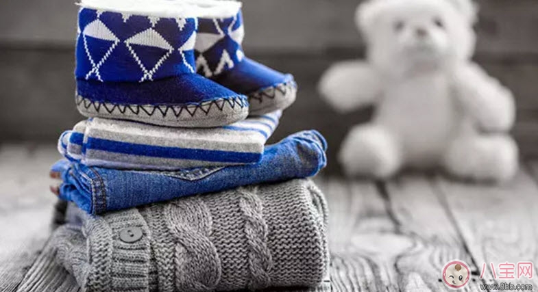 夏天寶寶出汗多是什么原因 寶寶出汗和虛汗的區(qū)別 夏天寶寶出汗多是什么原因 寶寶出汗和虛汗的區(qū)別