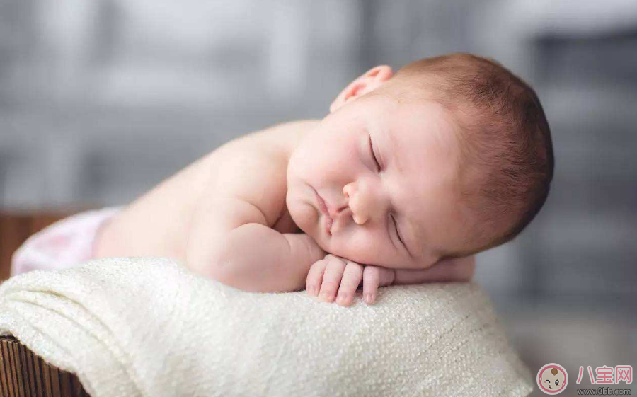 孩子這樣其實(shí)是中暑了 別把中暑當(dāng)發(fā)燒治 孩子這樣其實(shí)是中暑了 別把中暑當(dāng)發(fā)燒治