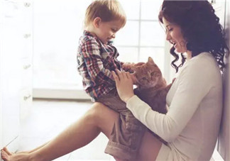 寶寶頭發(fā)稀少發(fā)黃怎么辦 寶寶頭發(fā)長的慢是什么原因