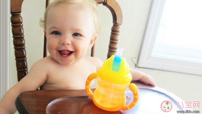 寶寶學(xué)飲杯什么時候用 學(xué)飲杯怎么選擇比較好 寶寶學(xué)飲杯什么時候用 學(xué)飲杯怎么選擇比較好