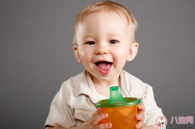 寶寶學(xué)飲杯什么時候用 學(xué)飲杯怎么選擇比較好 寶寶學(xué)飲杯什么時候用 學(xué)飲杯怎么選擇比較好