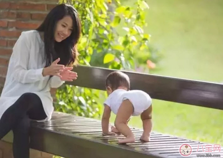 寶寶學(xué)走路的三個階段 寶寶走路穿什么樣的鞋和褲子 寶寶學(xué)走路的三個階段 寶寶走路穿什么樣的鞋和褲子