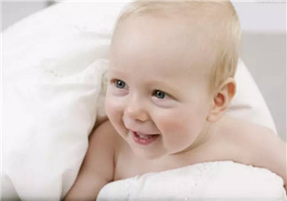 寶寶胎毛什么時(shí)候掉 寶寶胎發(fā)什么時(shí)候剃