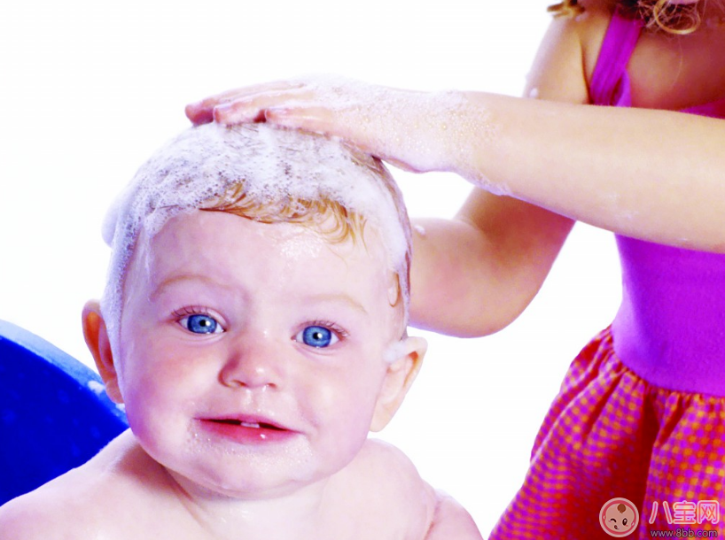 孩子怕洗頭總是哭 教你輕松給孩子洗頭 孩子怕洗頭總是哭 教你輕松給孩子洗頭