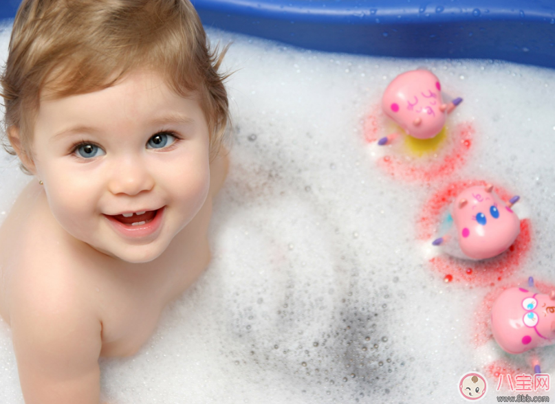 孩子怕洗頭總是哭 教你輕松給孩子洗頭 孩子怕洗頭總是哭 教你輕松給孩子洗頭