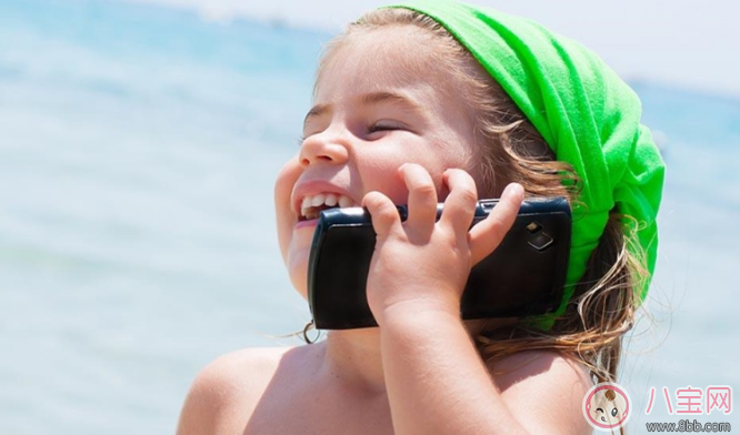 3-6歲的小孩子可以用電子設(shè)備嗎 3-6歲的小孩子可以用電子設(shè)備嗎