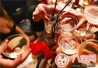 哺乳期能喝酒嗎 哺乳期喝酒對寶寶的影響 哺乳期能喝酒嗎 哺乳期喝酒對寶寶的影響