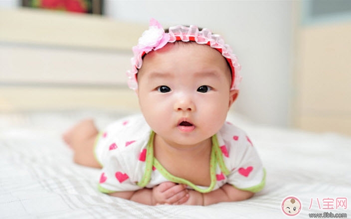 寶寶掉頭發(fā)怎么辦寶寶脫發(fā)怎么回事 寶寶掉頭發(fā)是缺什么 寶寶掉頭發(fā)怎么辦寶寶脫發(fā)怎么回事 寶寶掉頭發(fā)是缺什么