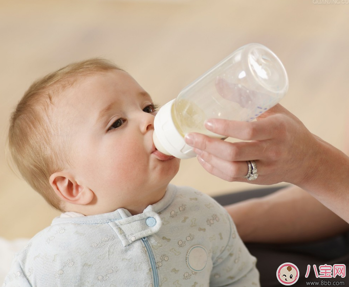 寶寶奶瓶怎么用 寶寶科學(xué)使用奶瓶方法 寶寶奶瓶怎么用 寶寶科學(xué)使用奶瓶方法