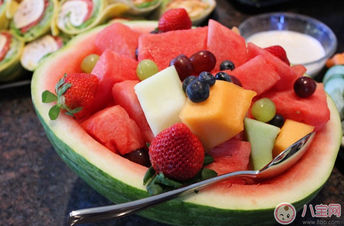 寶寶夏天吃西瓜要注意什么 0-1歲寶寶吃西瓜注意事項 寶寶夏天吃西瓜要注意什么 0-1歲寶寶吃西瓜注意事項