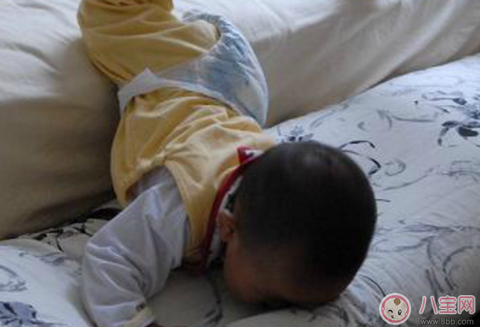 寶寶墜床后我們該做什么 怎么防止寶寶墜床 寶寶墜床后我們該做什么 怎么防止寶寶墜床