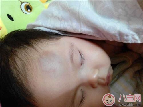 寶寶墜床后我們該做什么 怎么防止寶寶墜床 寶寶墜床后我們該做什么 怎么防止寶寶墜床