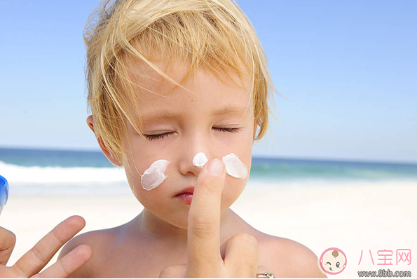 甜馨又又又曬黑了 外出游玩孩子防曬不能忽略 甜馨又又又曬黑了 外出游玩孩子防曬不能忽略