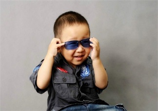 夏天怎么保護寶寶的眼睛 孩子帶太陽鏡真的護眼嗎