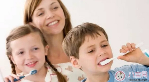 寶寶刷牙的最佳年齡 一歲寶寶怎么刷牙(寶寶不愛(ài)刷牙怎么辦) 寶寶刷牙的最佳年齡 一歲寶寶怎么刷牙(寶寶不愛(ài)刷牙怎么辦)