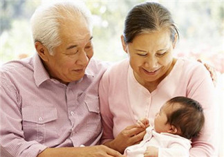 老人帶孩子經(jīng)驗有哪些 老人帶孩子經(jīng)驗的弊端。