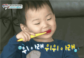 寶寶刷牙的最佳年齡 一歲寶寶怎么刷牙(寶寶不愛刷牙怎么辦)