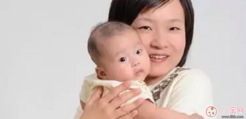 陳曉抱娃姿勢專業(yè) 什么樣的抱娃姿勢寶寶最舒服