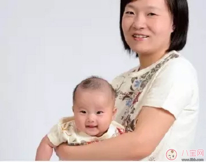 陳曉抱娃姿勢專業(yè) 什么樣的抱娃姿勢寶寶最舒服